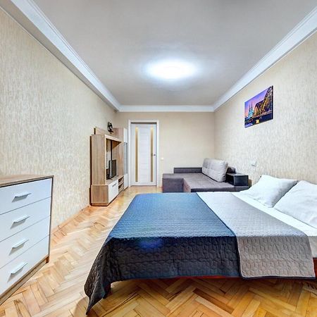 Apartments Near Ocean Plaza Druzhby Narodov Boulevard 8A Kiev Esterno foto