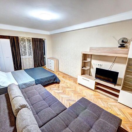Apartments Near Ocean Plaza Druzhby Narodov Boulevard 8A Kiev Esterno foto