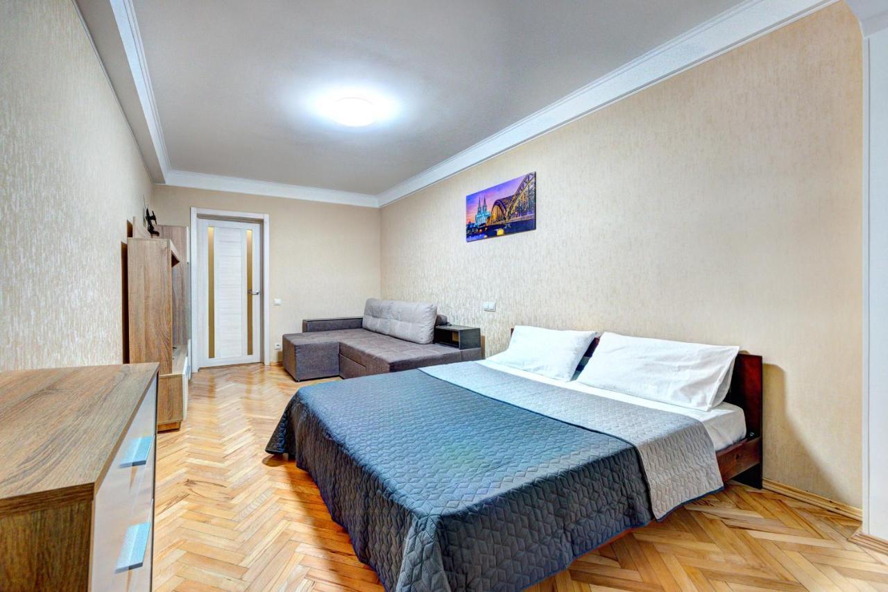 Apartments Near Ocean Plaza Druzhby Narodov Boulevard 8A Kiev Esterno foto