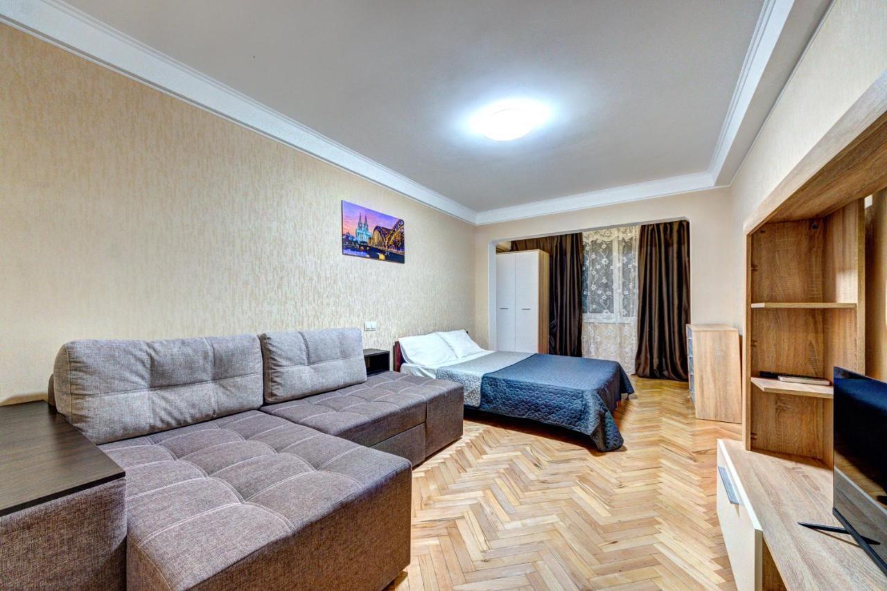 Apartments Near Ocean Plaza Druzhby Narodov Boulevard 8A Kiev Esterno foto