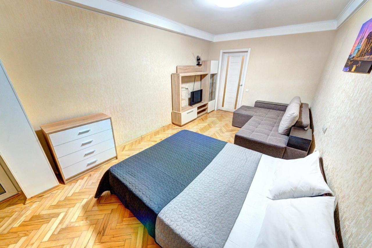 Apartments Near Ocean Plaza Druzhby Narodov Boulevard 8A Kiev Esterno foto